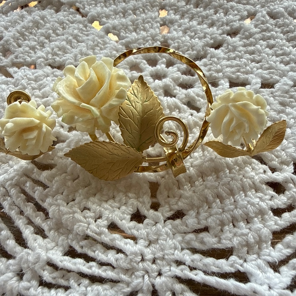 Vintage Karen Lynne Celluloid Rose Brooch & Srew-back Earrings Set
